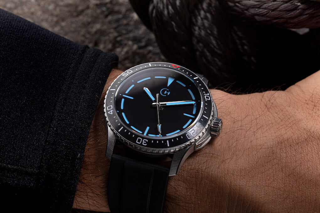 durable, reliable and accurate diver watch from Chronotechna, water resistant up to 300 meters, double anti-reflective sapphire glass, steel case