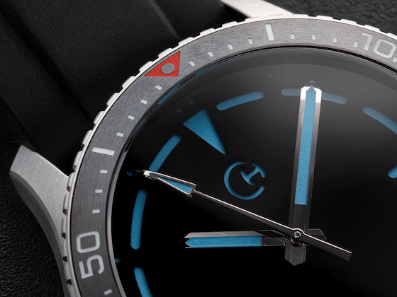Detal číselníku hodinek SeaQuest Dive Steel Blue, ocelové pouzdro, pánské potápěčské hodinky, sportovní švýcarské hodinky
